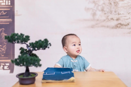 邹城怀孕肚子中间凹两边凸